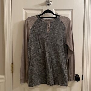 Size small long sleeve Henley t shirt from broken threads.